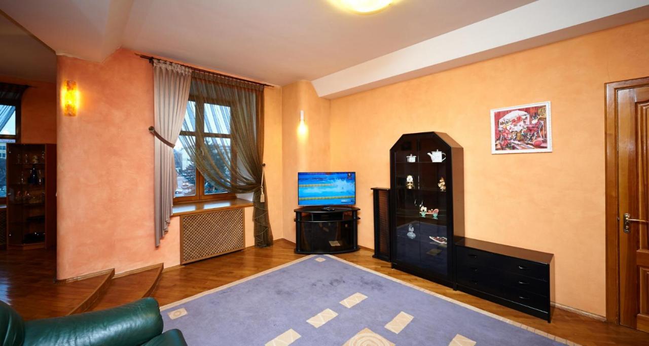So Fashionable Apartment In The Heart Of ミンスク エクステリア 写真