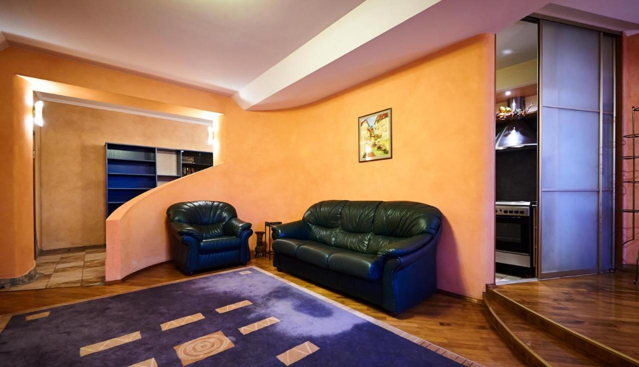 So Fashionable Apartment In The Heart Of ミンスク エクステリア 写真