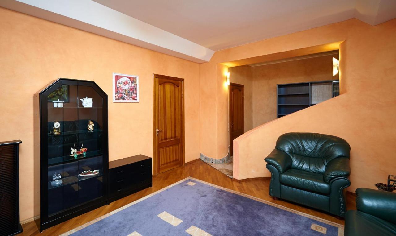 So Fashionable Apartment In The Heart Of ミンスク エクステリア 写真