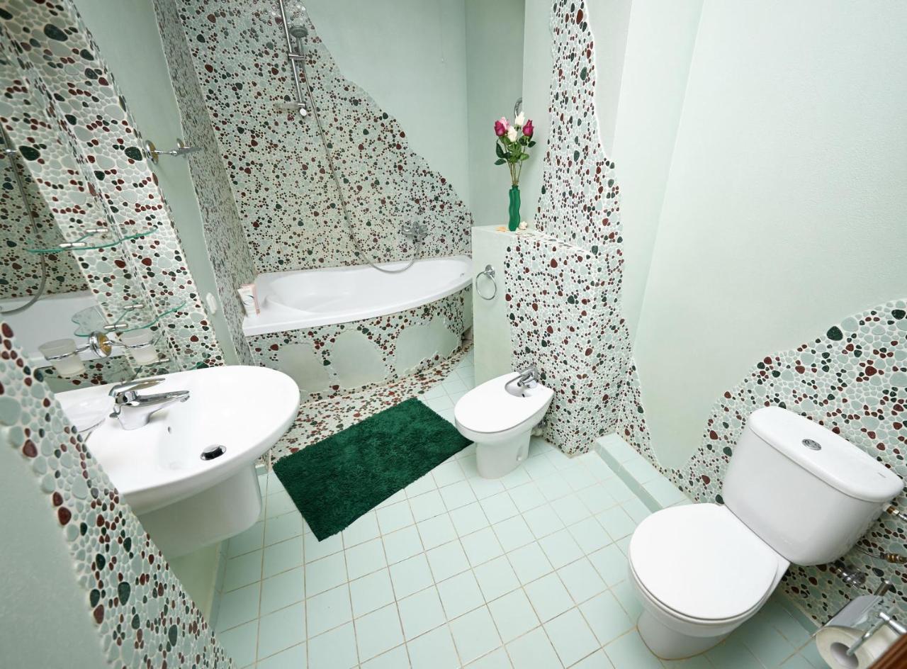 So Fashionable Apartment In The Heart Of ミンスク エクステリア 写真