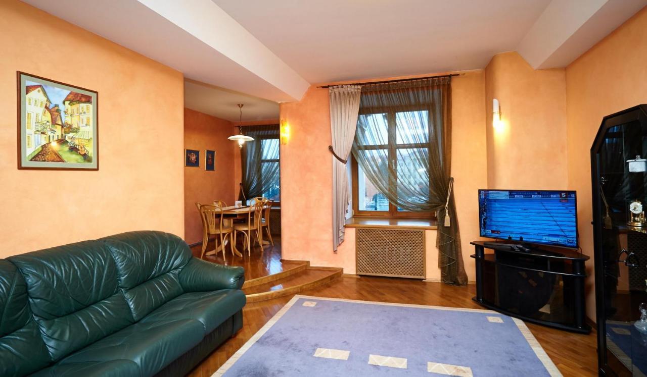 So Fashionable Apartment In The Heart Of ミンスク エクステリア 写真