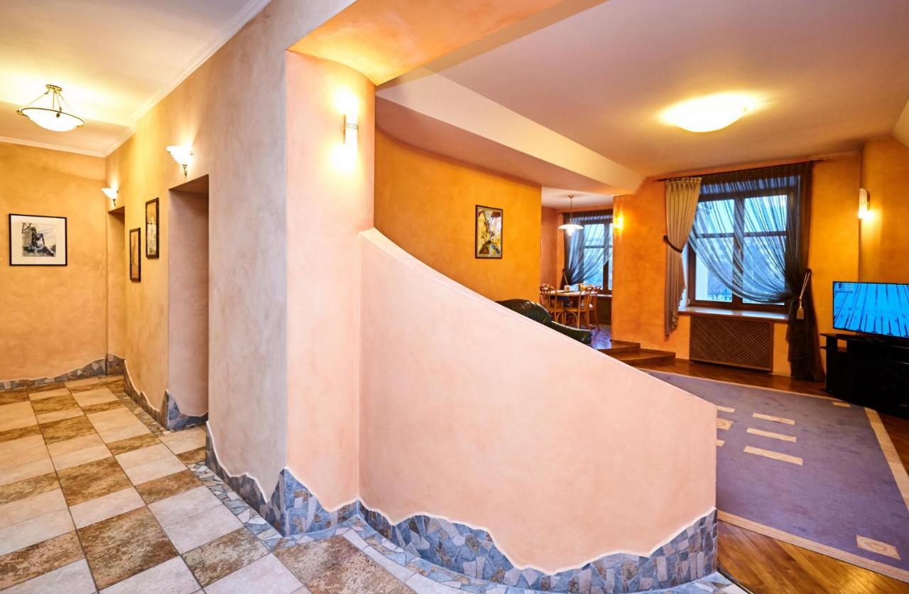 So Fashionable Apartment In The Heart Of ミンスク エクステリア 写真